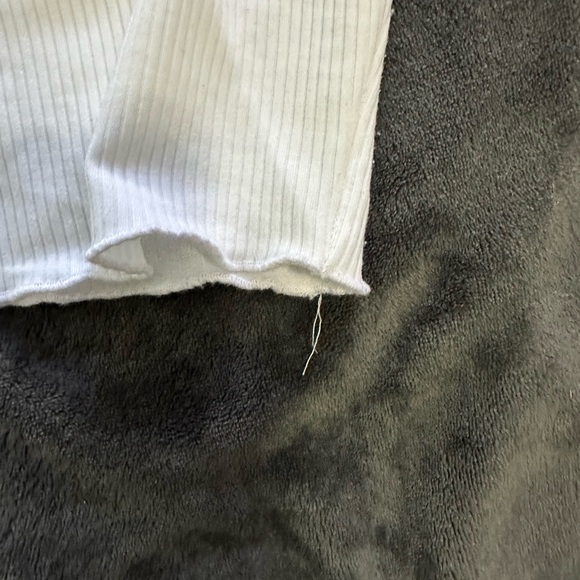 🤍Hollister seamlessly crop top - Picture 3 of 4